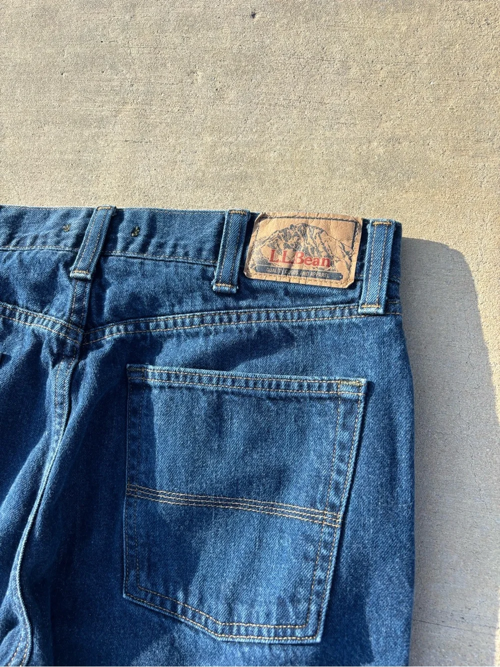 Vintage L.L. Bean Relaxed Straight Jeans — Deep Blue Denim size 34x29